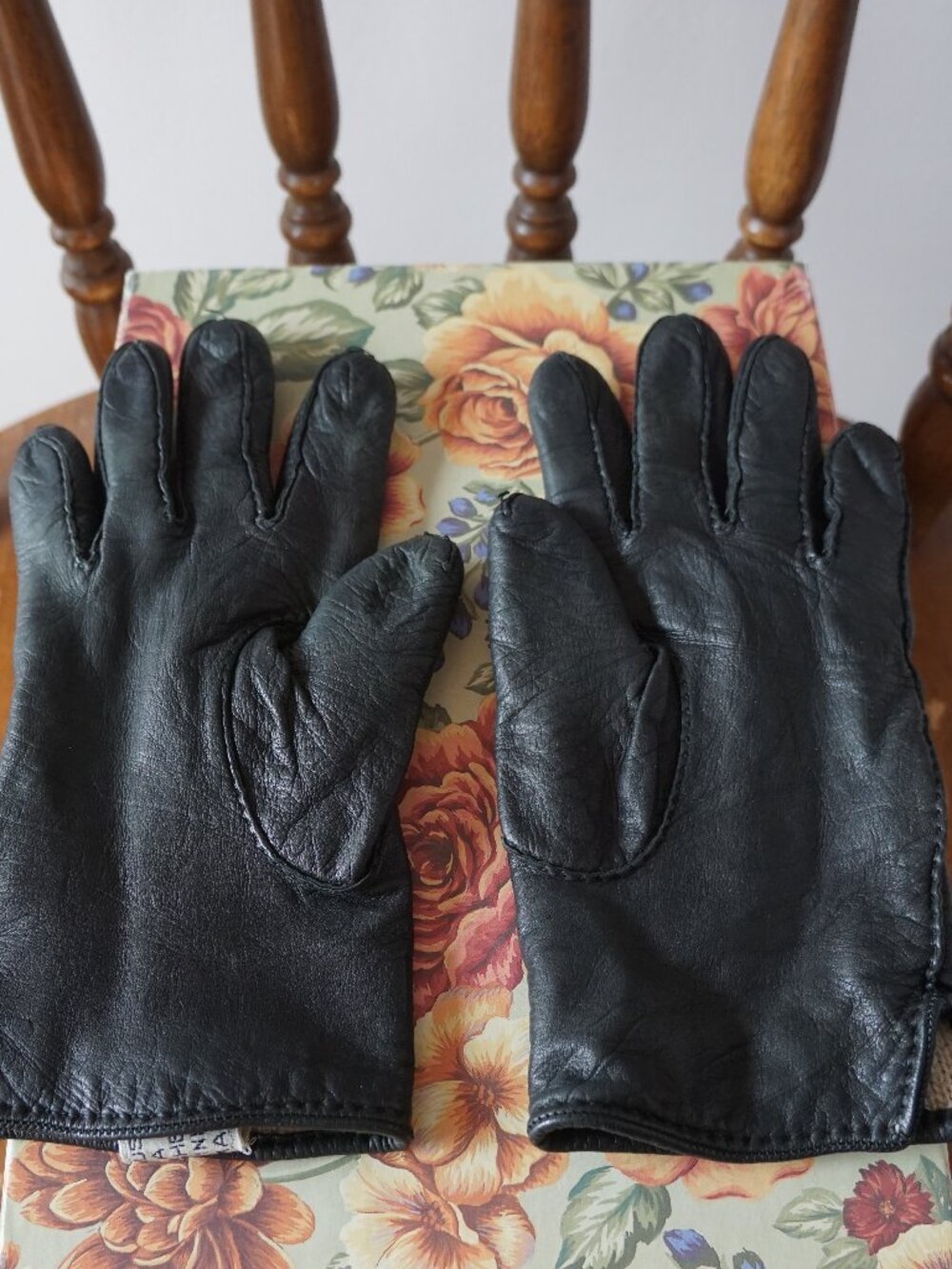 Vintage Genuine Lambskin Leather Gloves 🖤  Size S/M